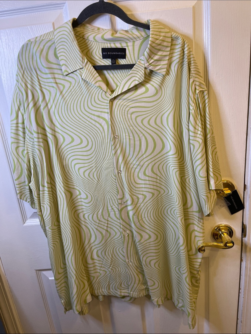 No Boundaries Light Green Wave-Print Short Sleeve Button-Down Shirt